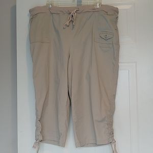 Capri pants